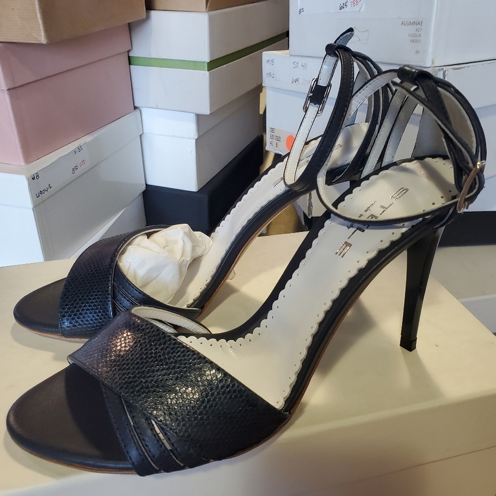 Sz 39 NIB $345 Steele heels